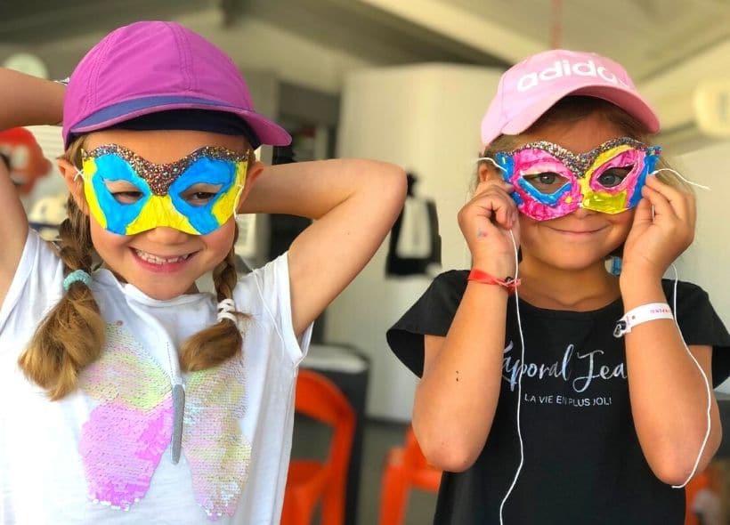 Aloa Vacances : enfants avec leurs masques créées au Camping à Olonne sur Mer au Nid d'été