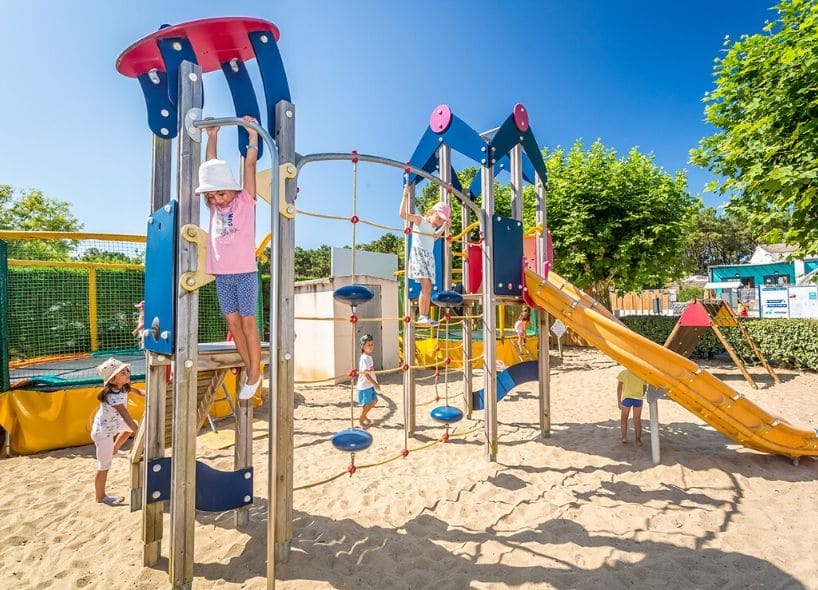 Aloa Vacances : Les Flots Bleus Kinderspielplatz Campingplatz