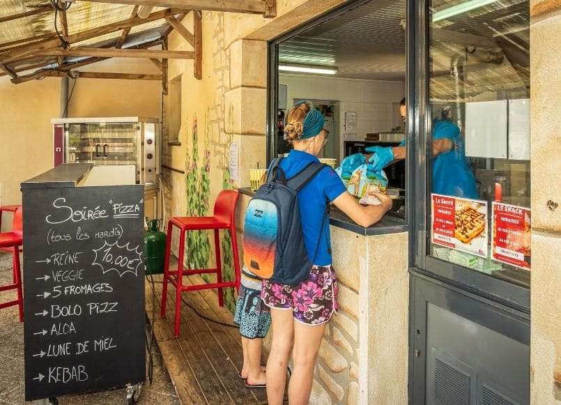 Aloa Vacances : snack du camping sur l'île d'oléron - oléron loisirs 