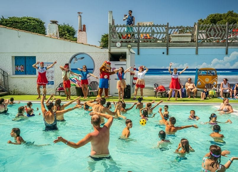 Aloa Vacances : animations à la piscine du camping à st Hilaire de riez
