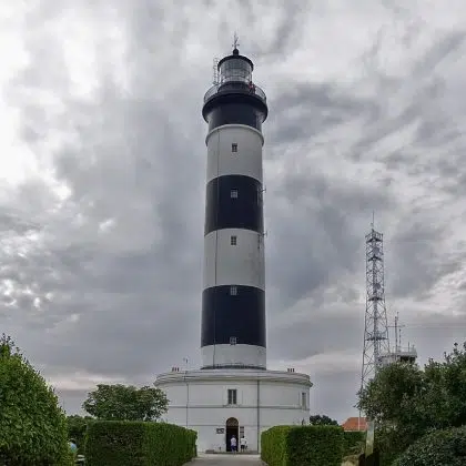 Where to go camping on the Atlantic coast? 13 ajoncs dor lighthouse 2691717 1280 1