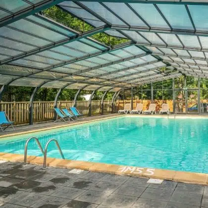 .Piscine Orée 14 piscine couverte au camping à Hourtin