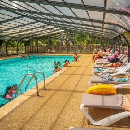 piscine couverte camping Hourtin