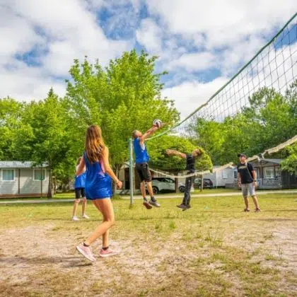 Activités animations 19 volley ball camping 4 étoiles à Hourtin en Gironde