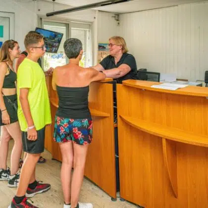 Services 24 SERVICES OLERON 7