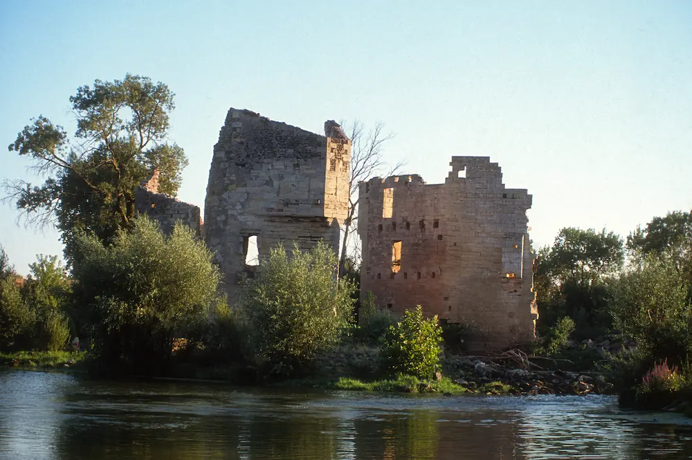 Bessan près du camping La Maïre